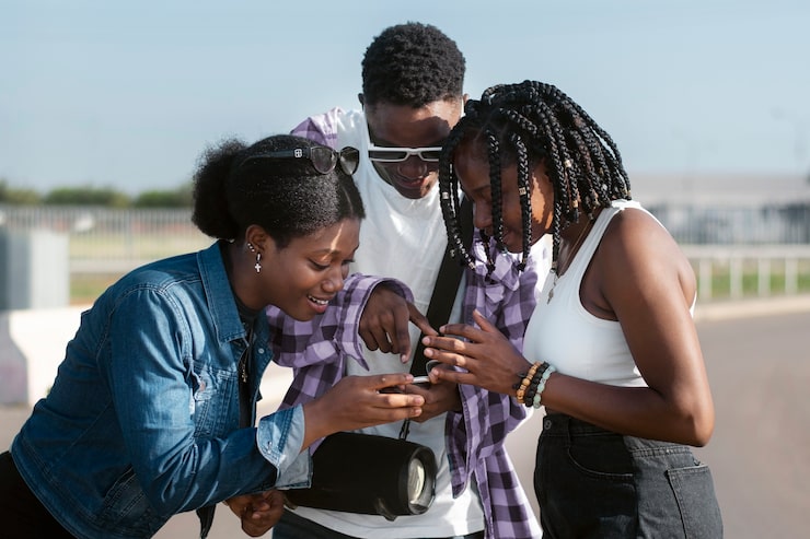 A group of friends growing their JointBoxx savings together